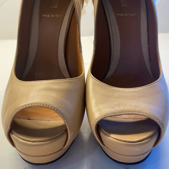 FENDI Spuntata White Floral Heel Platform Peep Toe Nude Shoes Size 7.5 - Picture 9 of 11